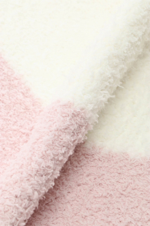 fluffy-knit-blanket-pink-05