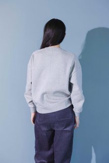chenille-logo-sweatshirt-gray-08