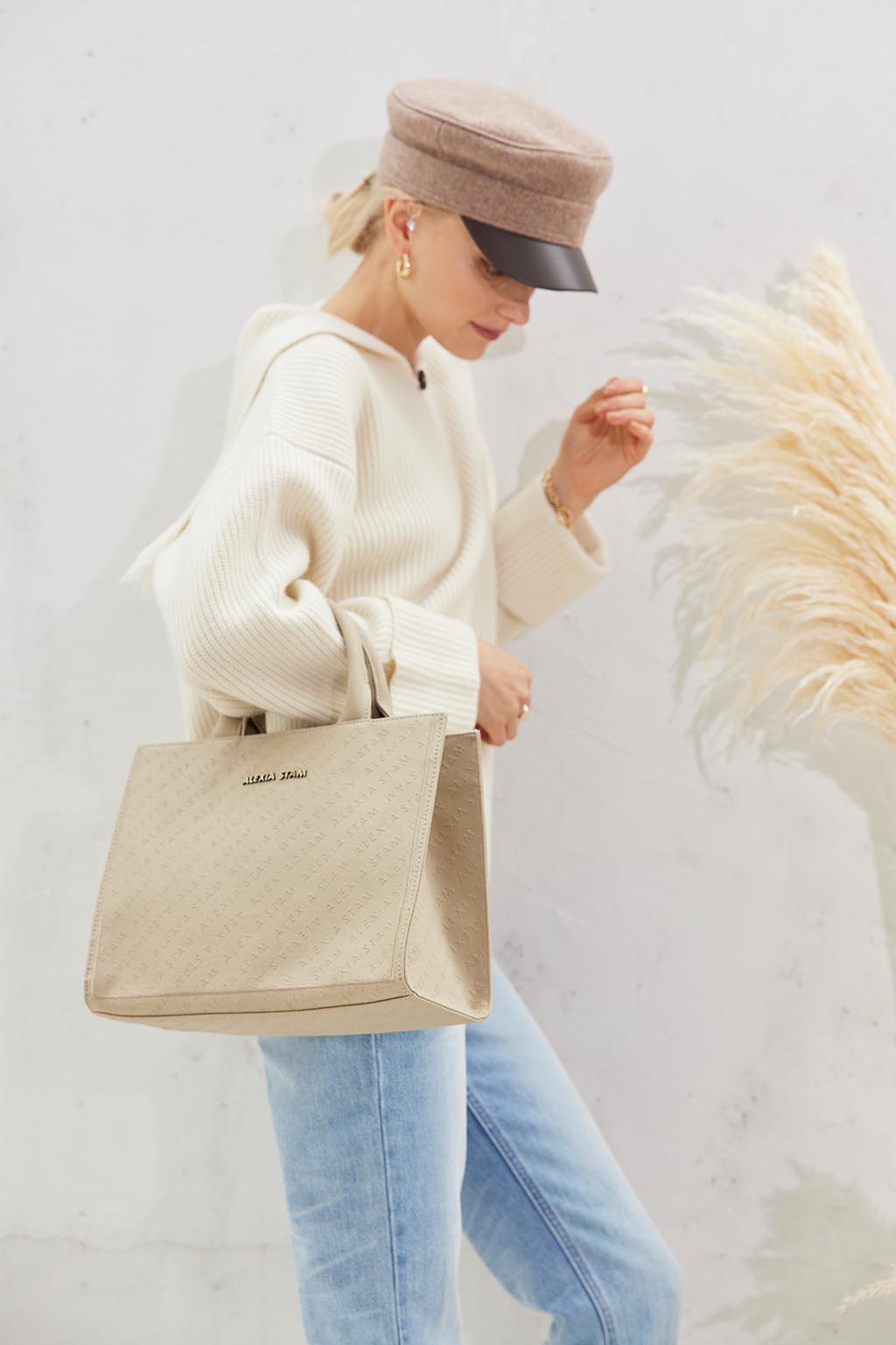 embossed-logo-square-small-tote-bag-beige-07