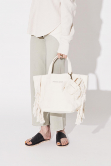 side-fringe-medium-tote-bag-with-pouch-ivory-01