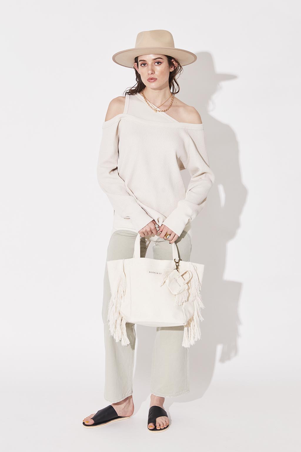 side-fringe-medium-tote-bag-with-pouch-ivory-04
