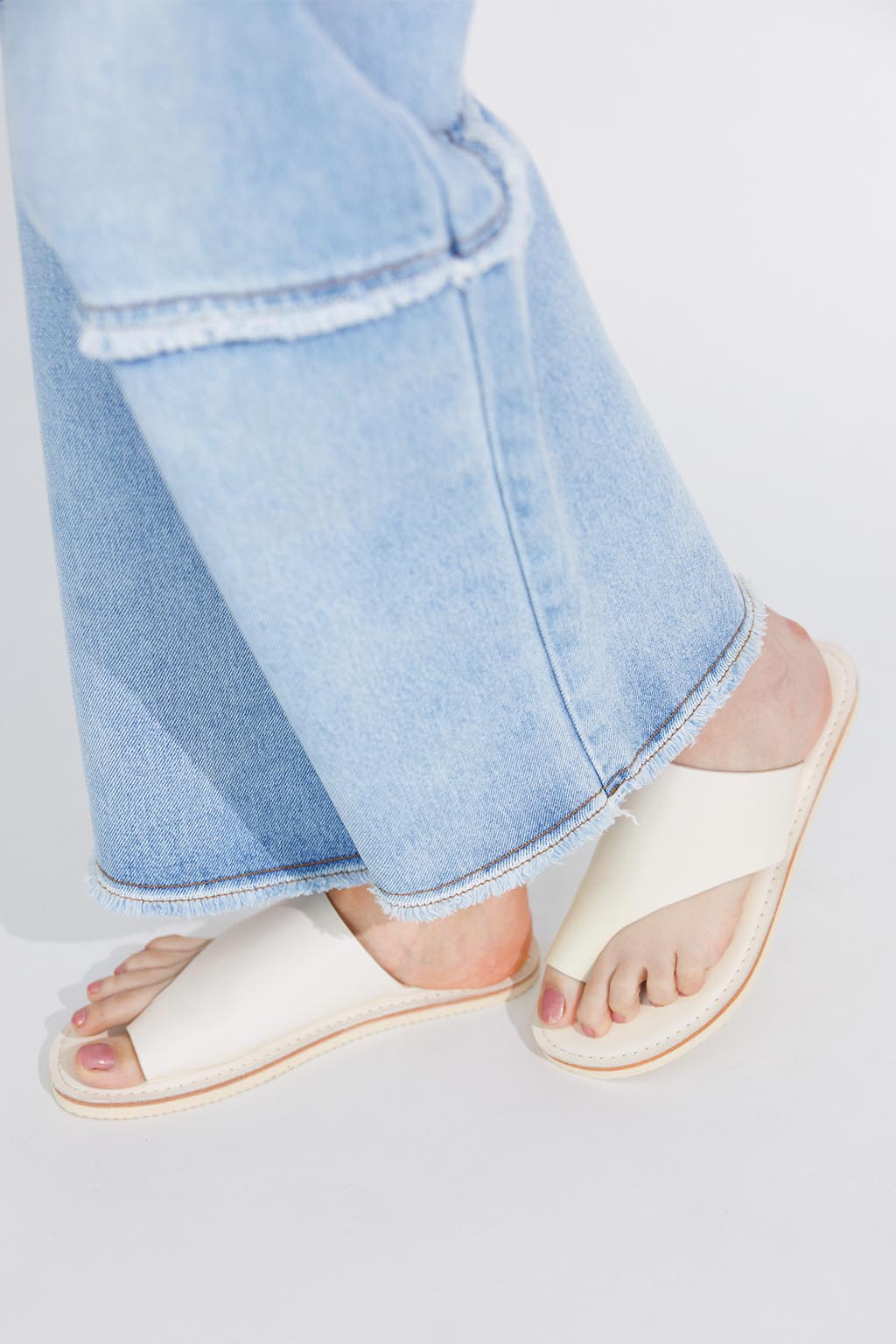 Leather Thong Sandals White 3