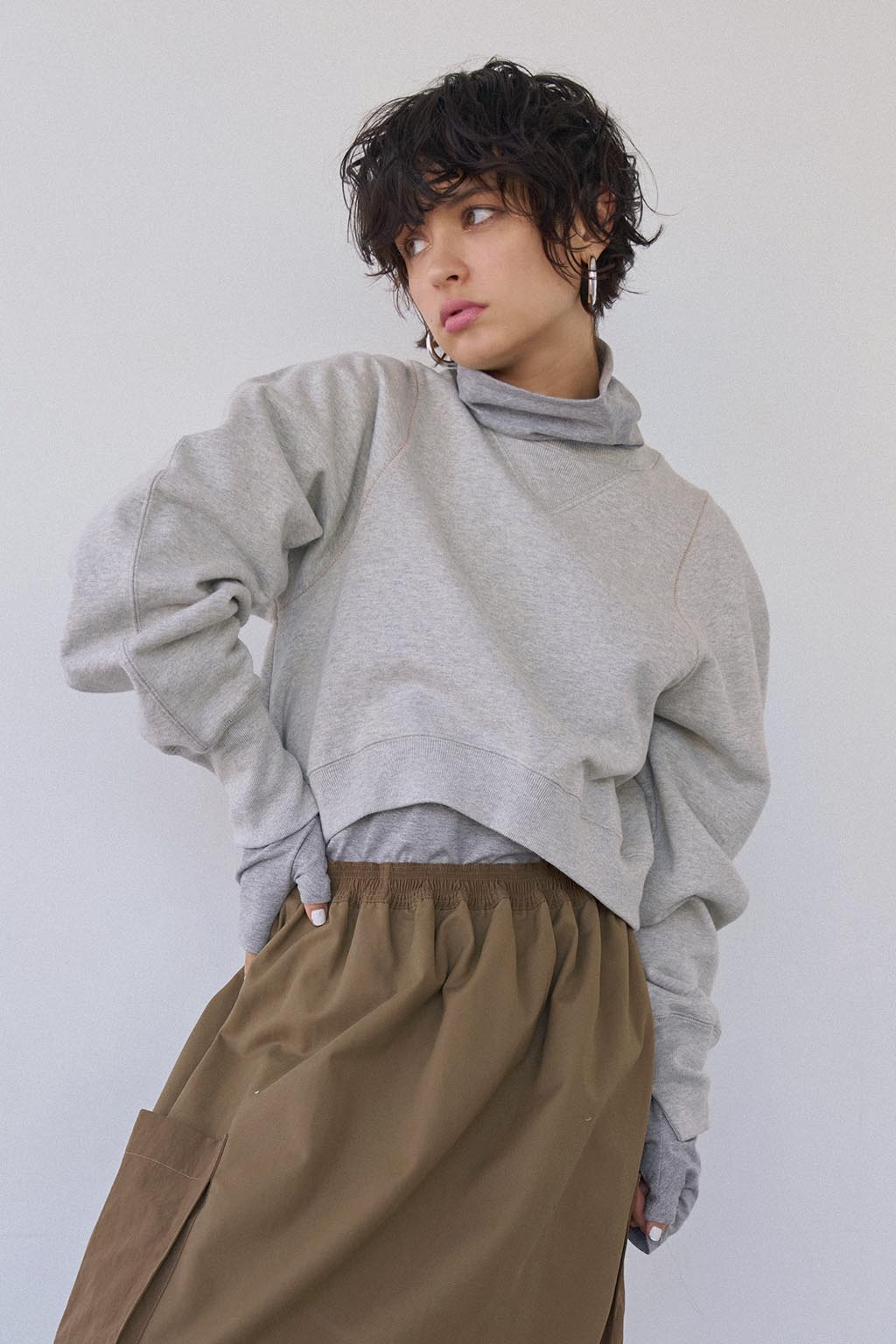 Contrast Stitch Cropped Sweat Shirt /配色ステッチスウェットトップス-