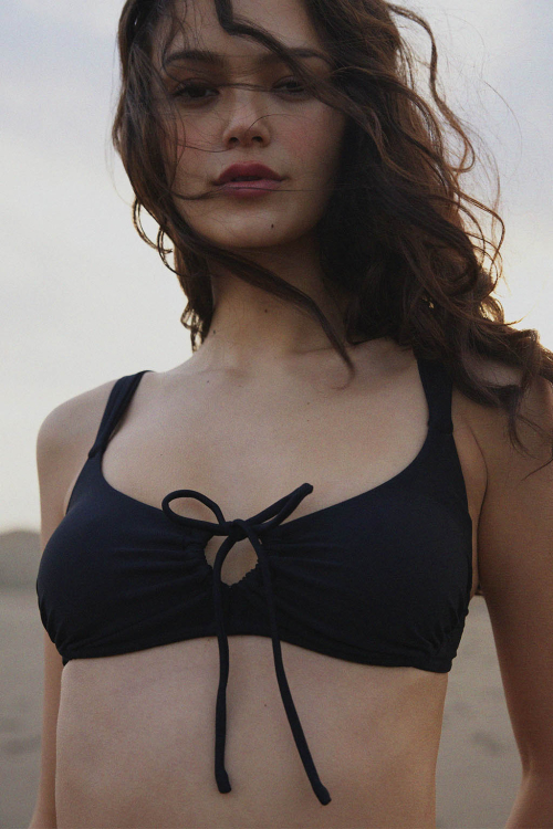 Mila Black Baccara